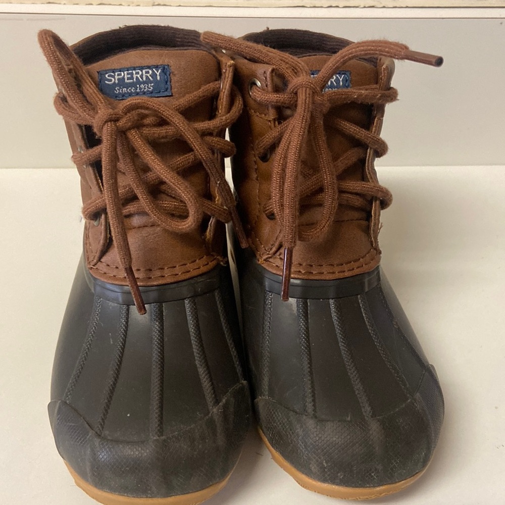 Sperry Water Resistant Duck Boot size 9